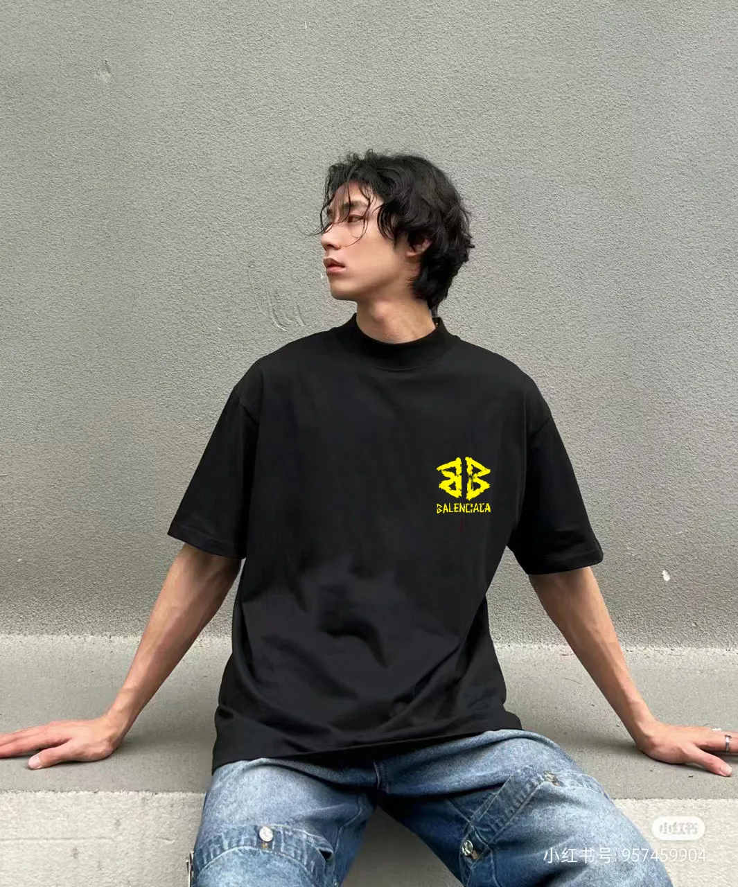 P80✨🔥 BALENCIAGA Paris lettering printed short-sleeved T-shirt. Custom-woven and dyed 300 grams of combed cotton heavyweight fabric. Zero color difference in threads. Perfect details. Different from the current currency version. Welcome to compare. Same Style for men and women. Must-sell in the picture above. Color: White Black Size: 1 2 3 4